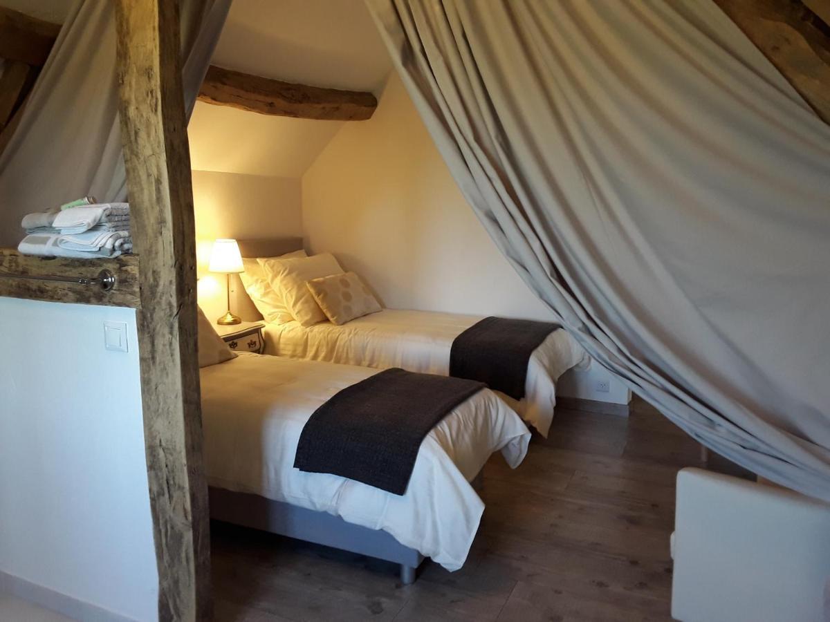 Bed and Breakfast La Belle Âme à Saint-Priest-des-Champs Chambre photo