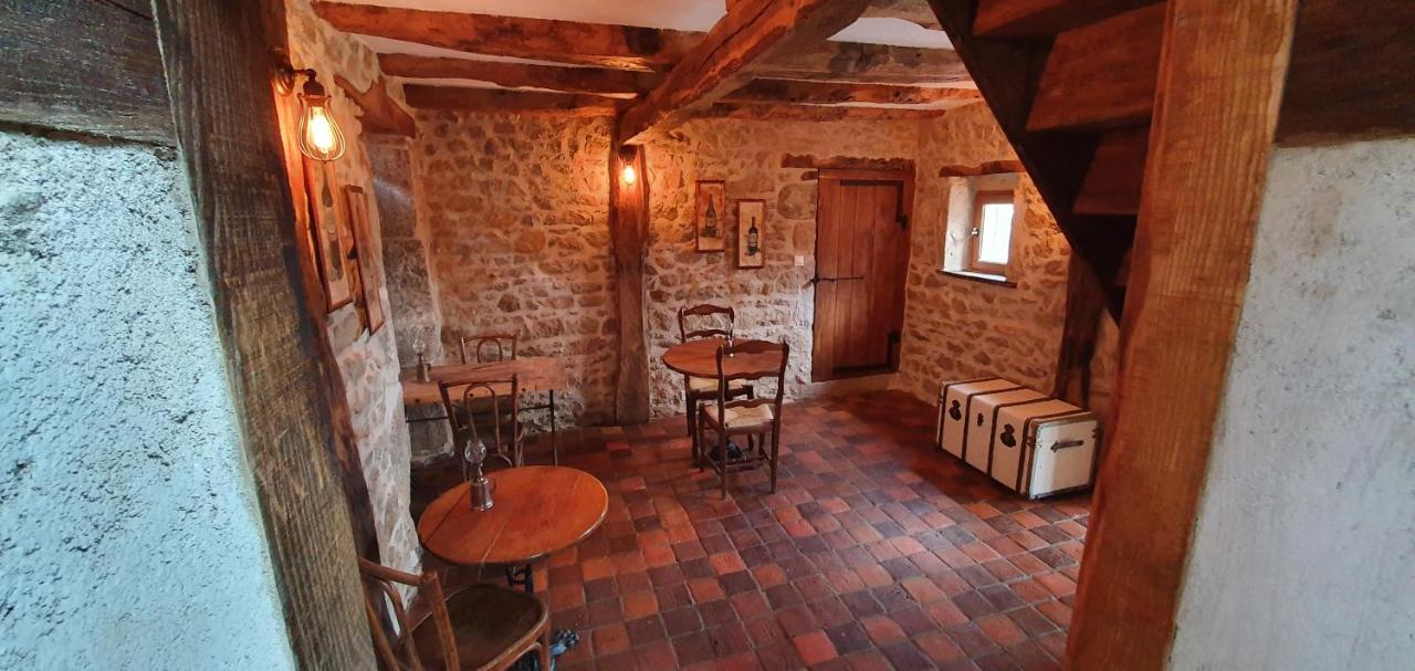Bed and Breakfast La Belle Âme à Saint-Priest-des-Champs Extérieur photo